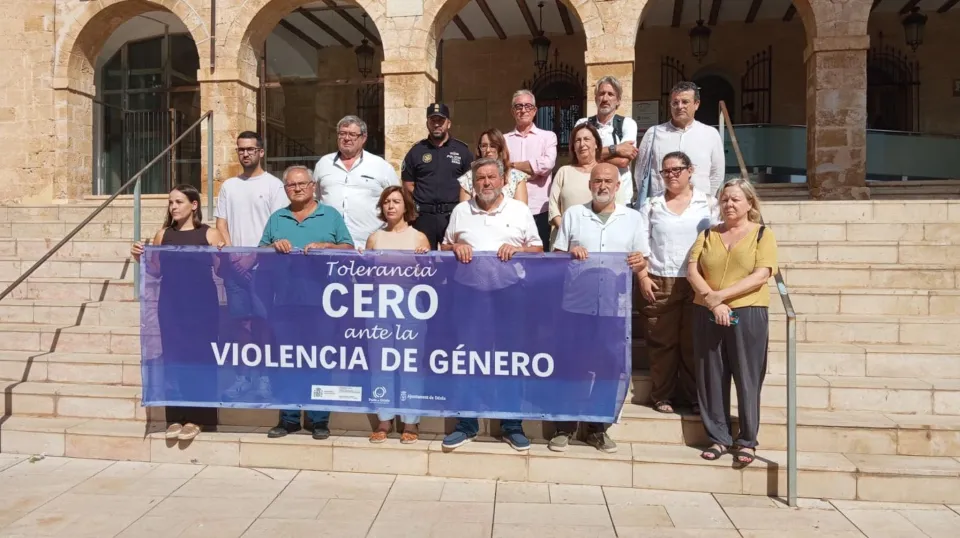 Dénia observe une minute de silence pour le féminicide de Benidorm