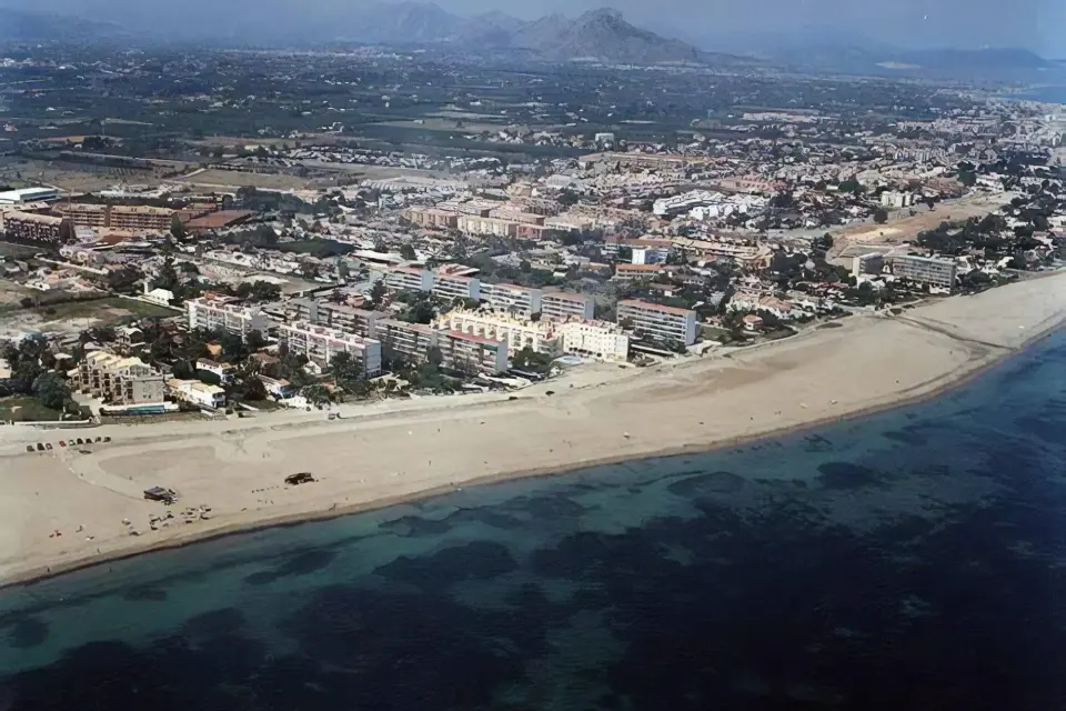 Una comunità di Les Marines a Dénia approva 15 nuove licenze turistiche e le automatizza