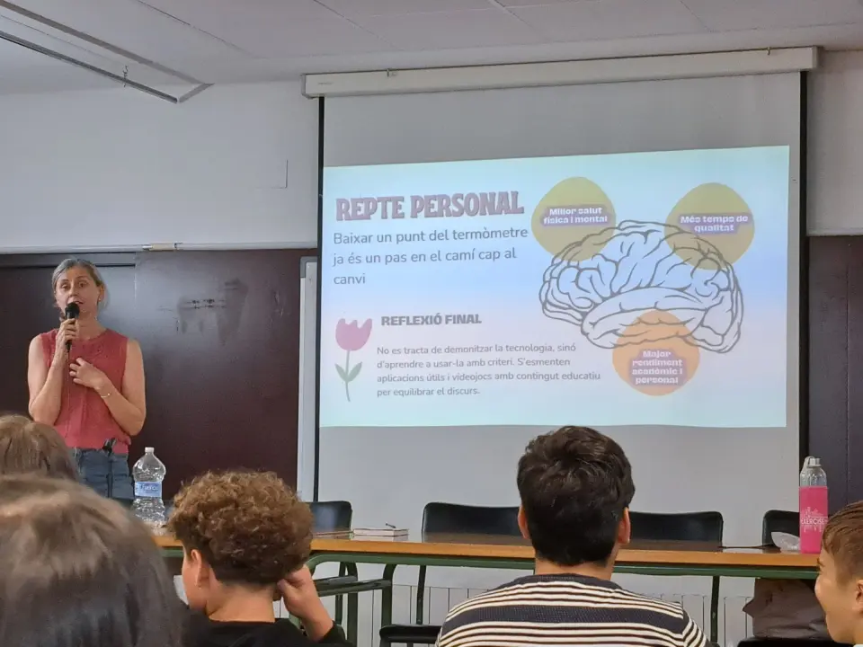 Ondara organizza lezioni sulla dipendenza da schermi in primaria e secondaria
