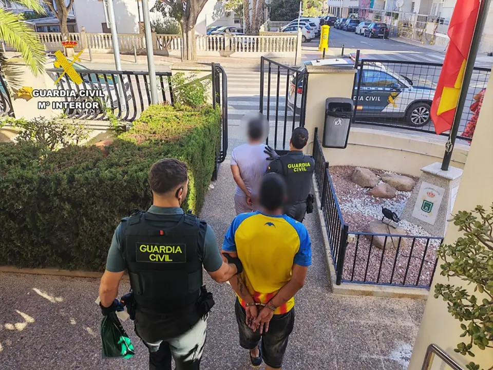 Due arrestati a Calp per una rapina violenta con ferito
