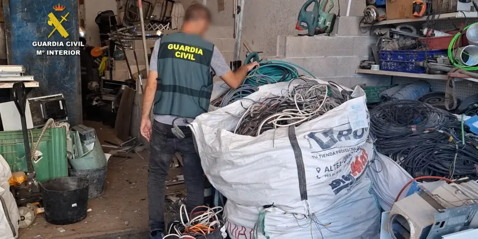 La Guardia Civil detiene a cuatro hombres por dos robos en naves industriales de Altea