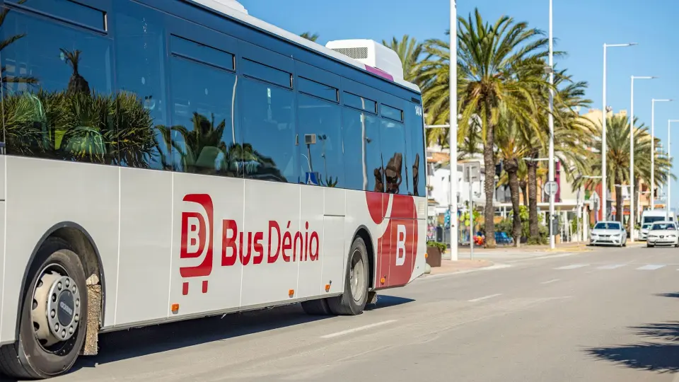 BusDénia en de gemeente lanceren campagne over Djove-kaart op scholen