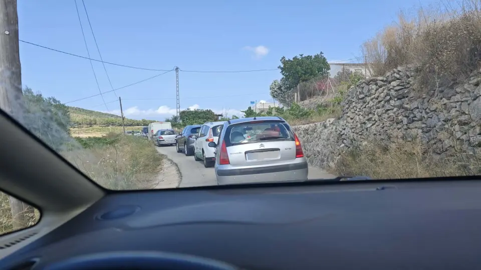 Residenti di Abiar Alta a Teulada chiedono al Comune interventi urgenti per la sicurezza stradale