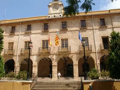 CCOO e SEP accusano il governo di Dénia di escludere dai miglioramenti gli impiegati comunali peggio pagati