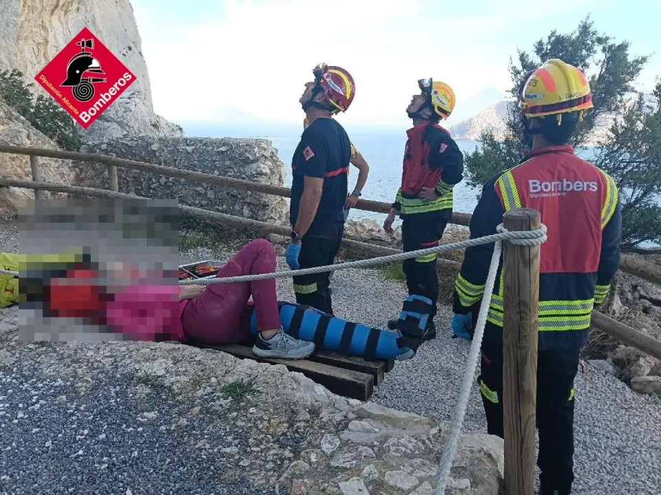 Un escalador herido tras caer en el Peñón de Ifach es evacuado en helicóptero en Calp