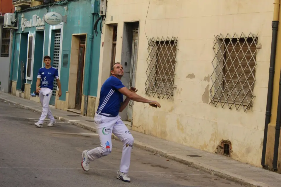 Dénia transforms Pare Pere street into a trinquet for its first Pilota Week