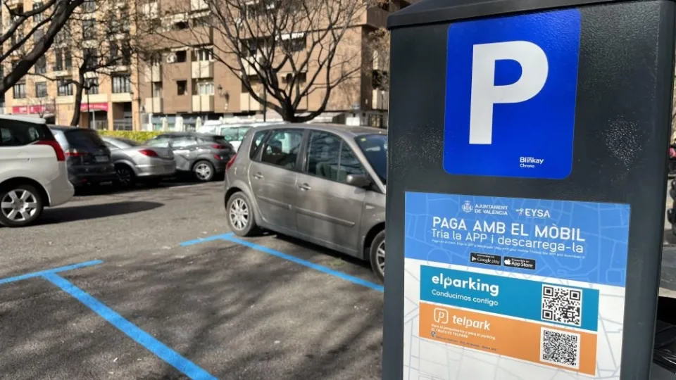 Dénia licita la gestión integral de la Zona Azul con pago por Bizum y control digital de sanciones