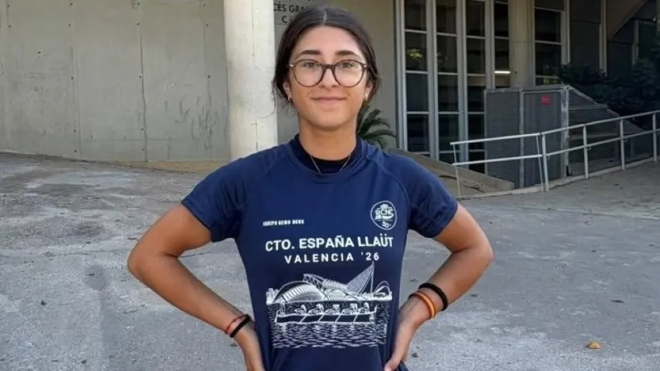 La calpina Ainhoa Antón se concentra con la selección española de remo de playa